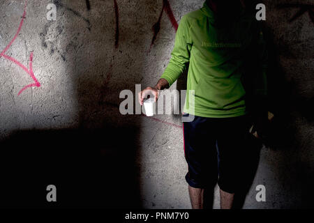 L'Europe, Bosnie, Bihac, 02 Septembre 2018 : dans la ville sur la frontière avec la Croatie le migrants vivent à l'intérieur de tentes recouvertes de plastique en raison de la pluie Banque D'Images