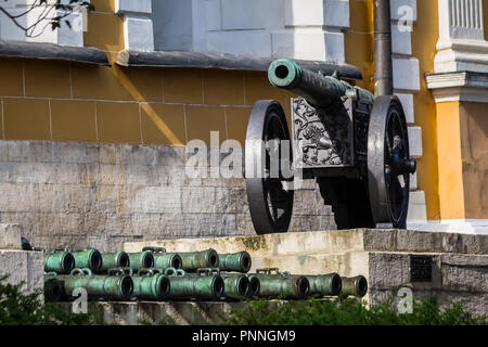Moscou, Russie - le 22 juillet 2018 : vieux canons indiqués dans le Kremlin. Photo couleur. Banque D'Images