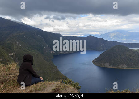 Vue sur le tourisme au lac Cuicocha vulcano près d'Otavalo, équateur Banque D'Images