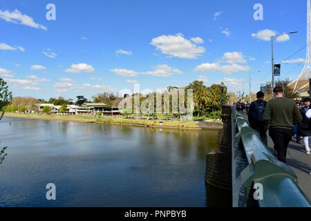 Vu de la rivière Yarra, Melbourne Pont Princesse VIC, Australie Banque D'Images