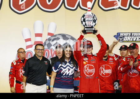 Richmond, Virginia, USA. Sep 21, 2018. Christopher Bell (20) gagne le Bowling 250 de Richmond Raceway à Richmond, en Virginie. Crédit : Chris Owens Asp Inc/ASP/ZUMA/Alamy Fil Live News Banque D'Images