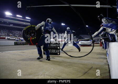 Richmond, Virginia, USA. Sep 21, 2018. Ross Chastain (42) apporte sa voiture en bas de la route à ciel ouvert pour le service au cours de l'aller au bowling 250 à Richmond Raceway à Richmond, en Virginie. Crédit : Chris Owens Asp Inc/ASP/ZUMA/Alamy Fil Live News Banque D'Images