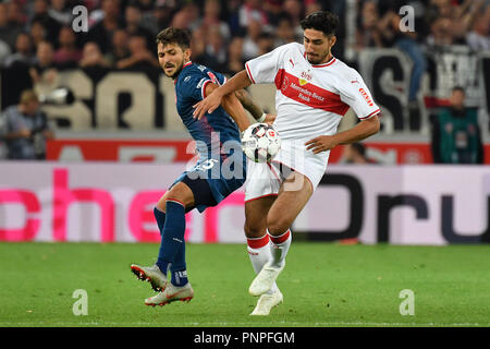 Stuttgart, Allemagne. Sep 21, 2018. Matthias ZIMMERMANN (Fortuna Düsseldorf), action, les duels contre Berkay OEZCAN (VfB Stuttgart). Soccer 1. 4.Bundesliga, journée, journée04, le VFB Stuttgart (S) -Fortuna Dusseldorf (D) 0-0, 21/09/2018 à Stuttgart/Allemagne. MERCEDES BENZ ARENA. DFL RÈGLEMENT INTERDIT TOUTE UTILISATION DE PHOTOGRAPHIE COMME DES SÉQUENCES D'IMAGES ET/OU QUASI VIDÉO. Utilisation dans le monde entier | Credit : dpa/Alamy Live News Crédit : afp photo alliance/Alamy Live News Banque D'Images