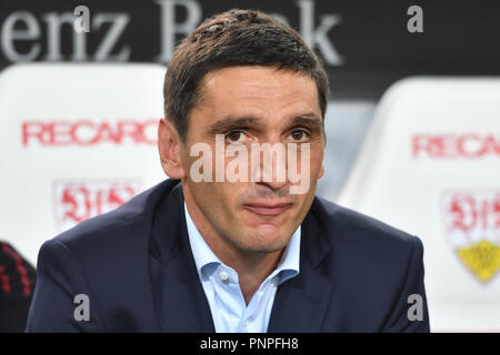 Stuttgart, Allemagne. Sep 21, 2018. Tayfun KORKUT, entraîneur (VFB Stuttgart), image unique, l'un-cut motif, portrait, portrait, portrait. Soccer 1. 4.Bundesliga, journée, journée04, le VFB Stuttgart (S) -Fortuna Dusseldorf (D) 0-0, 21/09/2018 à Stuttgart/Allemagne. MERCEDES BENZ ARENA. DFL RÈGLEMENT INTERDIT TOUTE UTILISATION DE PHOTOGRAPHIE COMME DES SÉQUENCES D'IMAGES ET/OU QUASI VIDÉO. Utilisation dans le monde entier | Credit : dpa/Alamy Live News Crédit : afp photo alliance/Alamy Live News Banque D'Images