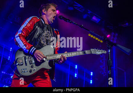 Hambourg, Allemagne. 21 sept 2018. Matthew Bellamy, le guitariste avec le groupe britannique Muse, sera sur la scène du Festival Reeperbahn pendant la Warner Music la nuit. Le Reeperbahn Festival a lieu du 19 au 22 septembre dans la ville hanséatique. Photo : Axel Heimken/dpa dpa : Crédit photo alliance/Alamy Live News Banque D'Images