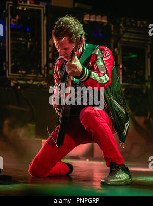 Hambourg, Allemagne. 21 sept 2018. Matthew Bellamy, le guitariste avec le groupe britannique Muse, sera sur la scène du Festival Reeperbahn pendant la Warner Music la nuit. Le Reeperbahn Festival a lieu du 19 au 22 septembre dans la ville hanséatique. Photo : Axel Heimken/dpa dpa : Crédit photo alliance/Alamy Live News Banque D'Images