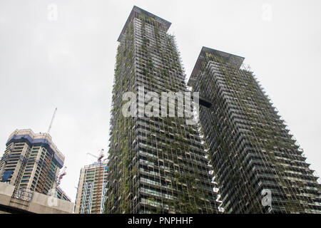 Kuala Lumpur, Malaisie. 22 septembre 2018. Un nouveau twin tower condominium avec un jardin vertical conçu par l'architecte paysagiste de renommée internationale et française le botaniste Patrick Blanc s'ouvre dans la capitale malaisienne Kuala Lumpur Banque D'Images