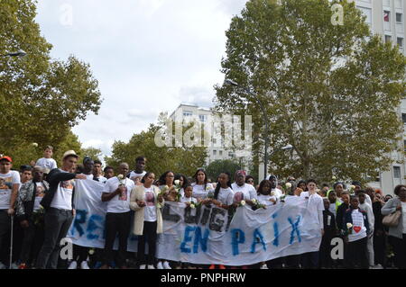 Trimestre Joliot Curie, Paris suburb, Saint Denis, France. 22 septembre 2018. 12h.Mars en hommage à Luigi OLIVEIRA, 16 ans, tué par un gang de Kalachnikov éventuellement attaquer le 18 septembre à Paris suburb (Saint-Denis) ALPHACIT NEWIM / Alamy Live News Banque D'Images