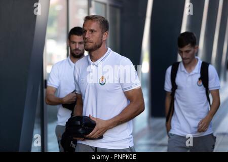 Vigo, Espagne. 22 sept 2018. Premier match de football espagnol ligue Celta de Vigo vs Valladolid. Gardien de Valladolid Yoel arrive au Balaidos stadium à Vigo, le 22 septembre 2018 avant le Celta Valladolid vs match de football. Â© Rodriguez Alen Cordon Cordon Crédit : Presse Presse/Alamy Live News Banque D'Images