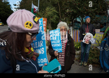 Faslane, en Écosse, le 22 septembre 2018. 'L'EAN (pas) n'importe où Nukes anti-armes nucléaires' démonstration au camp de la paix et la marche à pied de Faslane pour un rassemblement à l'extérieur de la base navale de Clyde, HM accueil à l'essentiel du service de sous-marins britanniques, pour protester contre des missiles nucléaires Trident. Le rassemblement a été suivi par des manifestants de la paix à travers le Royaume-Uni qui est venu "pour mettre en évidence la force de l'appui de nombreux États membres de l'ONU pour l'Ecosse, un pays qui accueille l'arme nucléaire contre son gré". Crédit Photo Jeremy Sutton-Hibbert/ Alamy News. Banque D'Images