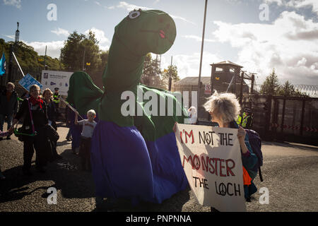 Faslane, en Écosse, le 22 septembre 2018. 'L'EAN (pas) n'importe où Nukes anti-armes nucléaires' démonstration au camp de la paix et la marche à pied de Faslane pour un rassemblement à l'extérieur de la base navale de Clyde, HM accueil à l'essentiel du service de sous-marins britanniques, pour protester contre des missiles nucléaires Trident. Le rassemblement a été suivi par des manifestants de la paix à travers le Royaume-Uni qui est venu "pour mettre en évidence la force de l'appui de nombreux États membres de l'ONU pour l'Ecosse, un pays qui accueille l'arme nucléaire contre son gré". Crédit Photo Jeremy Sutton-Hibbert/ Alamy News. Banque D'Images