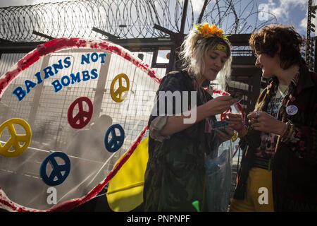 Faslane, en Écosse, le 22 septembre 2018. 'L'EAN (pas) n'importe où Nukes anti-armes nucléaires' démonstration au camp de la paix et la marche à pied de Faslane pour un rassemblement à l'extérieur de la base navale de Clyde, HM accueil à l'essentiel du service de sous-marins britanniques, pour protester contre des missiles nucléaires Trident. Le rassemblement a été suivi par des manifestants de la paix à travers le Royaume-Uni qui est venu "pour mettre en évidence la force de l'appui de nombreux États membres de l'ONU pour l'Ecosse, un pays qui accueille l'arme nucléaire contre son gré". Crédit Photo Jeremy Sutton-Hibbert/ Alamy News. Banque D'Images