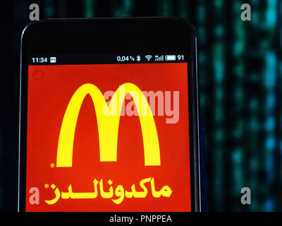 16 septembre 2018 - Kiev, Ukraine - McDonald's en arabe vu le logo affiché sur le téléphone intelligent (Image Crédit : © Igor Golovniov/SOPA des images à l'aide de Zuma sur le fil) Banque D'Images