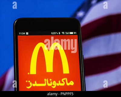 16 septembre 2018 - Kiev, Ukraine - McDonald's en arabe vu le logo affiché sur le téléphone intelligent (Image Crédit : © Igor Golovniov/SOPA des images à l'aide de Zuma sur le fil) Banque D'Images