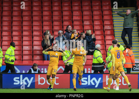 22 septembre 2018, Bramall Lane, Sheffield, Angleterre ; Sky Bet Championship Sheffield United v Preston North End ; Daniel Johnson de Preston célèbre son but pour le rendre 2-2 Crédit : Mark Cosgrove/News Images EDITORIAL N'utilisez que pas d'utilisation non autorisée avec l'audio, vidéo, données, listes de luminaire, club ou la Ligue de logos ou services 'live'. En ligne De-match utilisation limitée à 45 images, aucune émulation. Aucune utilisation de pari, de jeux ou d'un club ou la ligue/dvd publications et toutes les images de la Ligue anglaise de football sont soumis à licence DataCo Banque D'Images