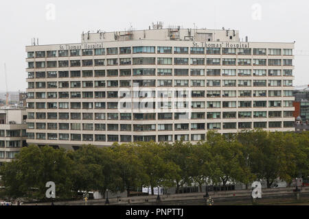 Londres, Royaume-Uni. 22 septembre 2018. Vue de St Thomas' Hospital de New Scotland Yard le toit-terrasse. New Scotland Yard prend part à la la 26e London Open House weekend qui se déroule sur 22 et 23 septembre 2018. La nouvelle maison PoliceÕs rencontré sur le remblai, créé à partir de l'Années 1930 Curtis Green Building avec un nouveau pavillon de verre courbé et les extensions d'entrée à l'arrière et sur le toit. Gagnant du premier 2017 MinisterÕs mieux bâtiment Public Award. Credit : Dinendra Haria/Alamy Live News Banque D'Images