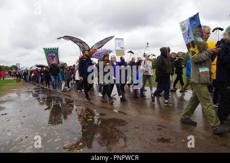 Londres, Royaume-Uni. 22 septembre 2018. Plus de huit mille personnes ont défilé dans le Londres de Hyde Park à Whitehall à une marche pour la faune 22 septembre 2018. Organisé par naturaliste et photographe Chris Packham, la marche était de mettre en évidence et à mettre en œuvre un plan pour sauver notre faune. Avec un manifeste pour la faune, écrit Chris Packham avec d'autres remises ce manifeste en 10 Downing Street Crédit : Haydn Wheeler/Alamy Live News Banque D'Images