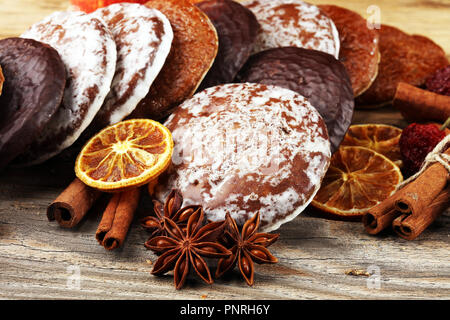 Pains d'Allemand typique comme Lebkuchen et Aachener Printen. biscuits de Noël aux épices. Banque D'Images