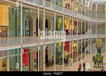 Musée NATIONAL D'ECOSSE EDIMBOURG ECOSSE intérieur avec deux balcons Banque D'Images