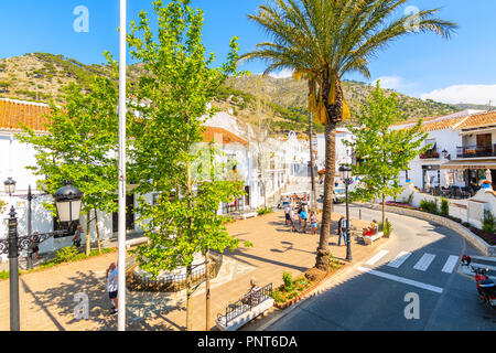 VILLAGE DE MIJAS, ESPAGNE - 9 mai 2018 : Street dans le pittoresque village blanc de Mijas, à l'Andalousie. Le sud de l'Espagne est célèbre pour les villages de montagne avec blanc Banque D'Images