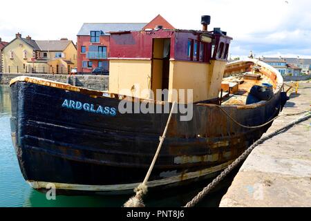 Mise au rebut en partie chalutier amarré au port de pêche de Douarnenez, comté de Down, Irlande du Nord, Royaume-Uni Banque D'Images