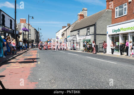 Abergele Carnival Batala Samba band 14 juillet 2018 sur la côte nord du Pays de Galles Banque D'Images