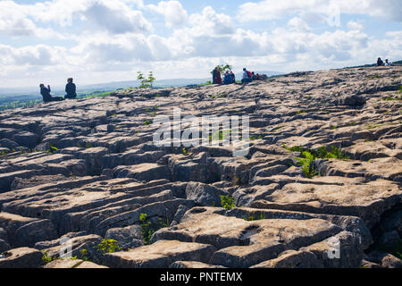 Le Lapiez à Malham Cove, North Yorkshire, Angleterre Banque D'Images