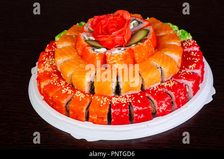 Philadelphia roll cake au saumon, crabe et de l'anguille Banque D'Images