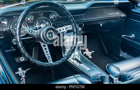 BIRMINGHAM, MI/USA - Le 18 août 2018 : Ford Mustang 1967 d'intérieur GTA, à la Woodward Dream Cruise. Banque D'Images