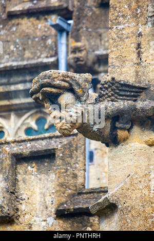 L'église St Pierre à Winchcombe grotesques, Cotswolds, Gloucestershire, Angleterre Banque D'Images