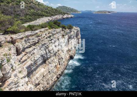 Falaises du parc national de Telascica, Mer Adriatique, la Croatie, l'été Banque D'Images