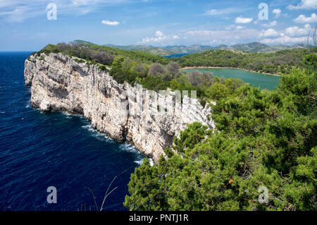 Falaises du parc national de Telascica, Mer Adriatique, la Croatie, l'été Banque D'Images