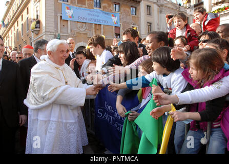 Le pape Benoît XVI 07/04/2008 -La visite du Pape Benoît XVI à San Bartolomeo all'Isola pour le 40e anniversaire de la Communauté de Sant'Egidio Banque D'Images