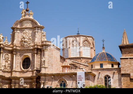 Cathédrale Métropolitaine de Valence vu à partir de la place de la Reina, Communauté Valencienne, Espagne Banque D'Images