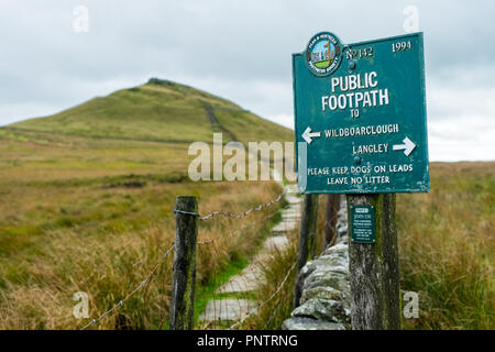 Le sentier de Macclesfield Forest à Shutlinsloe dans Cheshire - parfois appelé le Cheshire Cervin. Banque D'Images