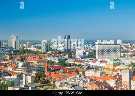 Le centre-ville de Zagreb et d'affaires moderne horizon towers vue panoramique, capitale de la Croatie Banque D'Images