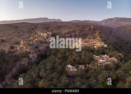 Vue aérienne de In Misfat al Abereen au village des monts Hajar, Oman Banque D'Images