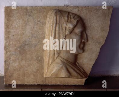 Soulager EN MARMOL DE UN ROSTRO FEMENINO - SIGLO XVI - RENACIMIENTO ITALIANO. Auteur : CAMILANI FRANCISCO. Emplacement : PALACIO DE SOTOFERMOSO. ABADIA. CACERES. L'ESPAGNE. Banque D'Images