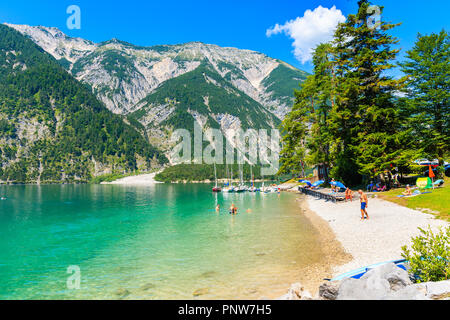 Le lac Achensee, AUTRICHE - Jul 31, 2018 : Avis de belle plage et lac Achensee aux beaux jours de l'été, Tirol. Ce lac est la plus célèbre maison de GAM Banque D'Images