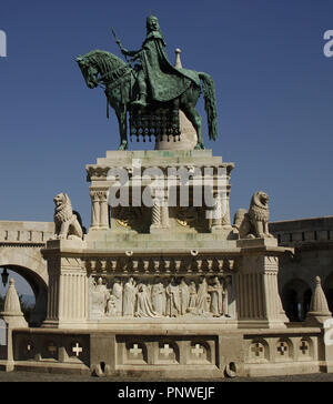 Stephen I de Hongrie ou Saint Stephen (969-1038). Premier roi chrétien de la Hongrie (1000-1038). Statue du Roi dans le Bastion des Pêcheurs. Budapest. La Hongrie. Banque D'Images