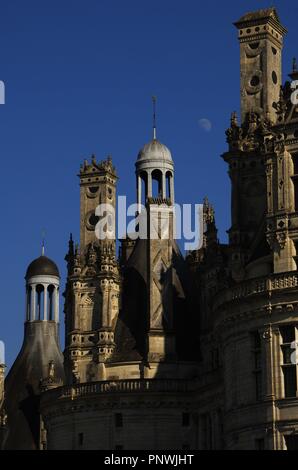 L'art de la Renaissance en France. 16e siècle. Château de Chambord, construit sur ordre du roi François I entre 1519-1539, le long de la rivière Closson. De l'extérieur. Détail. Vallée de la Loire. Banque D'Images