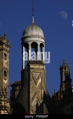 L'art de la Renaissance en France. 16e siècle. Château de Chambord, construit sur ordre du roi François I entre 1519-1539, le long de la rivière Closson. De l'extérieur. Détail. Vallée de la Loire. Banque D'Images