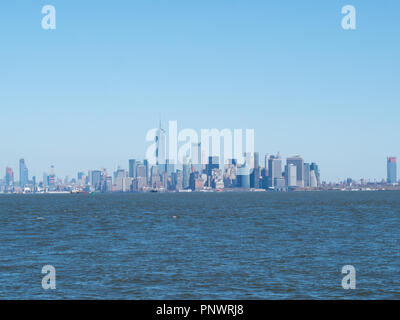 Le centre-ville de Manhattan vu de New York Bay Banque D'Images