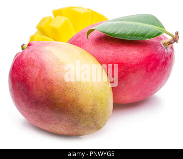 Les mangues et les cubes de mangue. La photo de haute qualité. Les mangues et les cubes de mangue sur le fond blanc. Banque D'Images