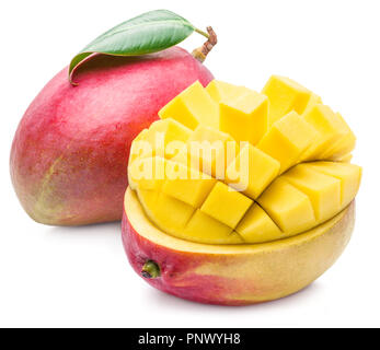 Les mangues et les cubes de mangue. La photo de haute qualité. Les mangues et les cubes de mangue sur le fond blanc. Banque D'Images