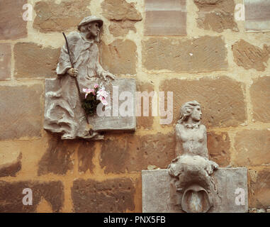 Chapelle de Sainte Marie du bon succès. 16ème-17ème siècles. Reliefs sur la façade en référence aux pèlerins de la route de pèlerinage. Navarrete. L'Espagne. Banque D'Images