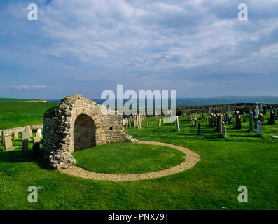 Voir s de la circulaire nef et choeur semi-circulaire/abside de l'église St Nicholas, Orkney, Scotland, UK : construite au début C12th par Earl Hakon Paulsson. Banque D'Images