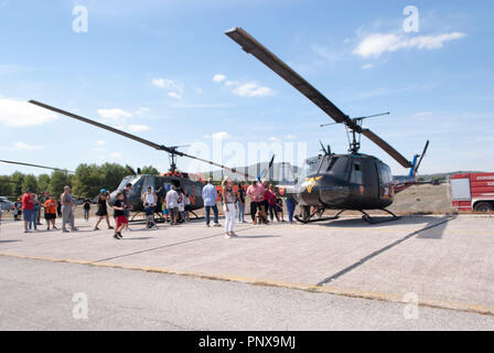Tanagra, la Grèce. 22 Sep, 2018. Bell UH-1H Huey de l'Armée hellénique, Athènes 2018 Semaine de vol à l'Aérodrome de Tanagra Grèce. Credit : Dimitrios Sotiriou/Pacific Press/Alamy Live News Banque D'Images