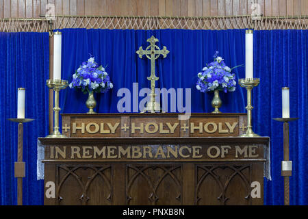 Gros plan de l'autel à l'intérieur de l'Église anglicane de la Sainte Trinité sur l'autoroute 406 dans la région de Codroy, Terre-Neuve Banque D'Images