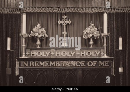 Gros plan de l'autel à l'intérieur de l'Église anglicane de la Sainte Trinité sur l'autoroute 406 dans la région de Codroy, Terre-Neuve Banque D'Images